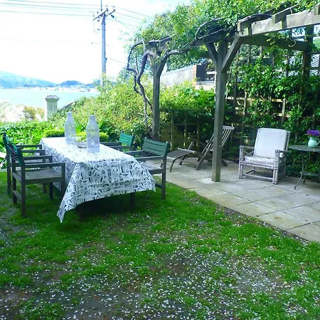 Beachfront Wellington Bed And Breakfast-2
